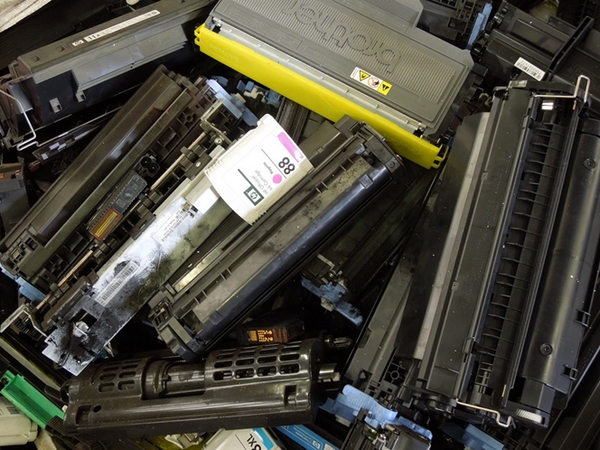 Como descartar cartuchos e toner