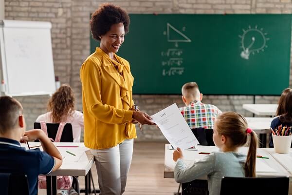 Controlar a impressão é essencial no ambiente escolar